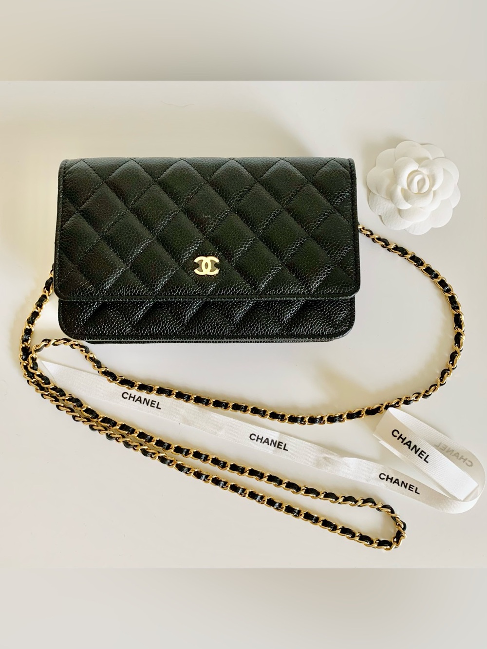 💯 authentic CHANEL Black Quilted Leather Crossbody Wallet (WOC) with Gold Chain